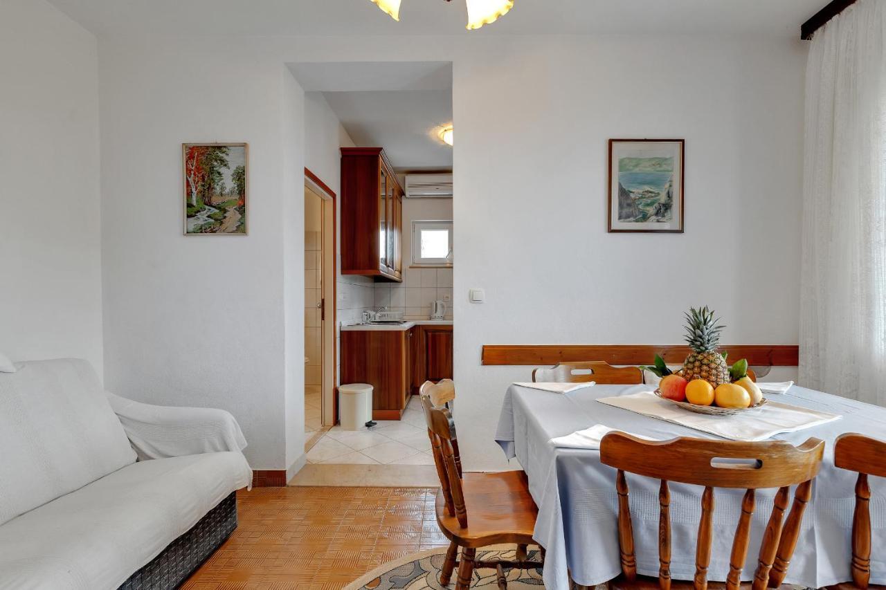 Apartments Tihomir Musac Omis Exterior photo