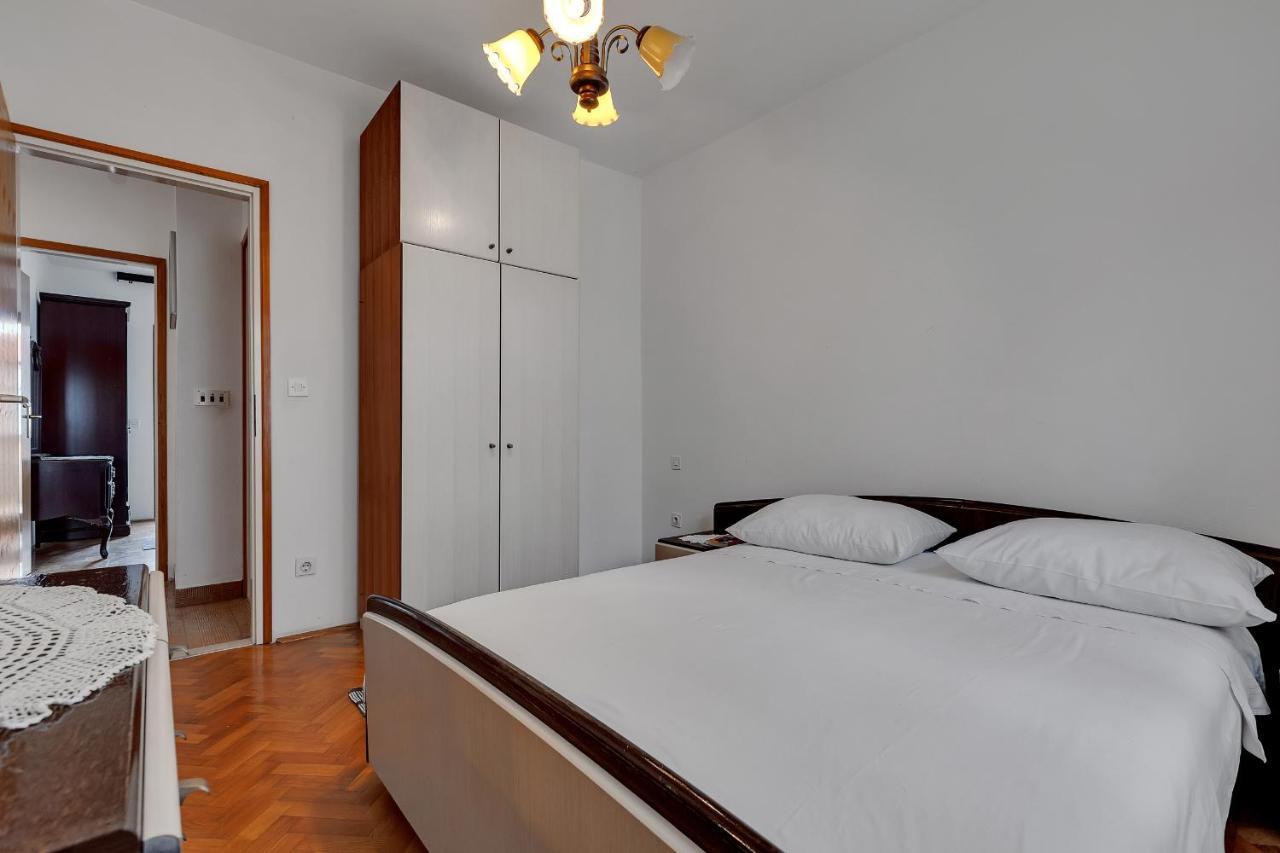 Apartments Tihomir Musac Omis Exterior photo