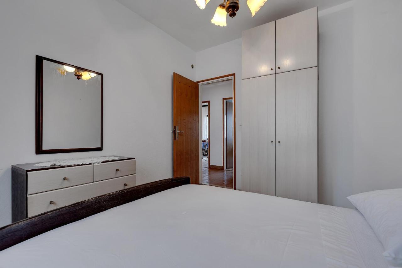 Apartments Tihomir Musac Omis Exterior photo