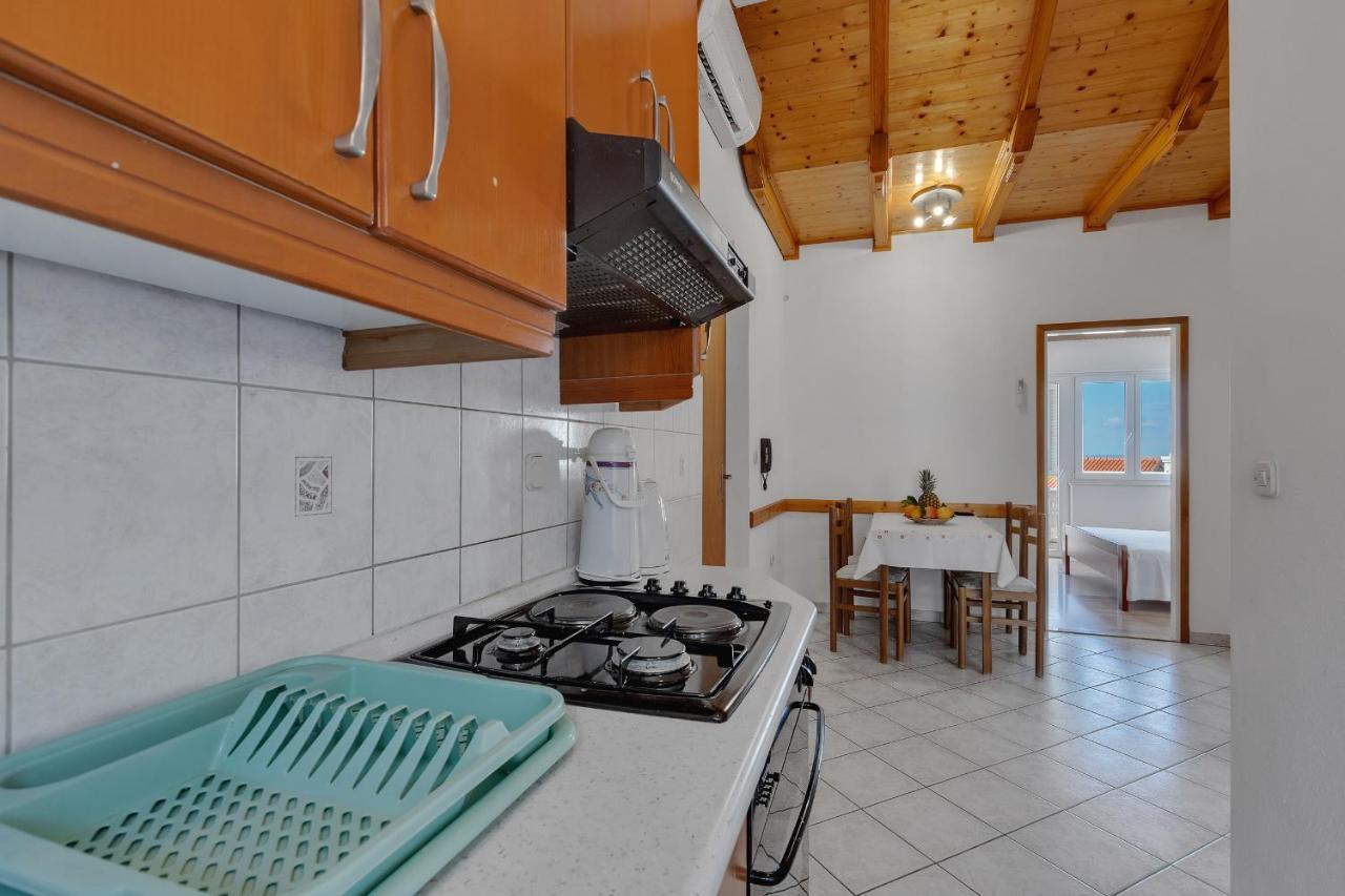 Apartments Tihomir Musac Omis Exterior photo