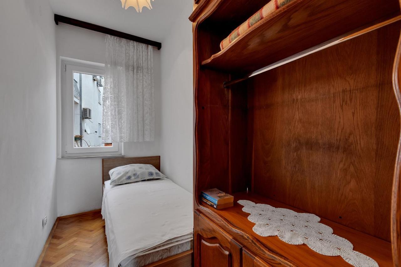 Apartments Tihomir Musac Omis Exterior photo