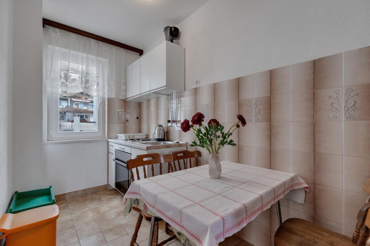 Apartments Tihomir Musac Omis Exterior photo