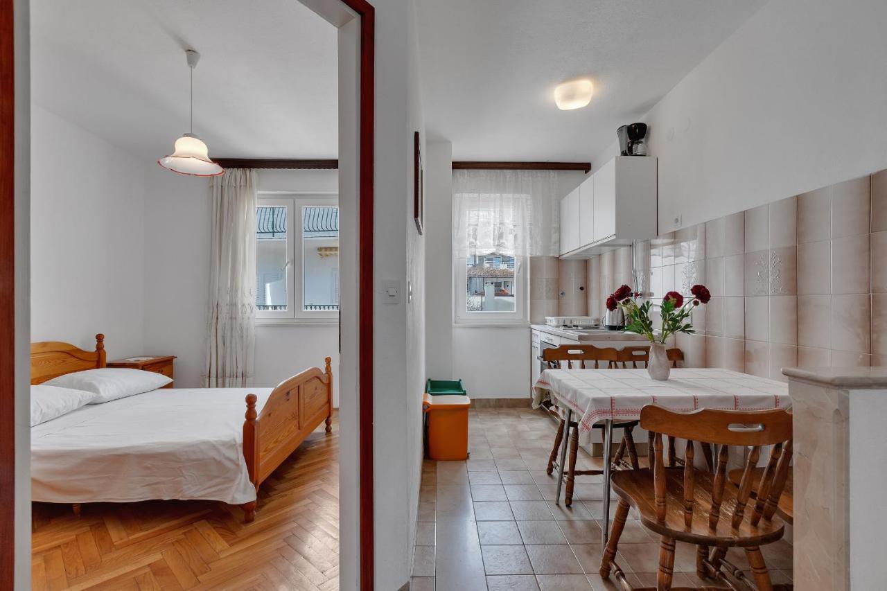 Apartments Tihomir Musac Omis Exterior photo