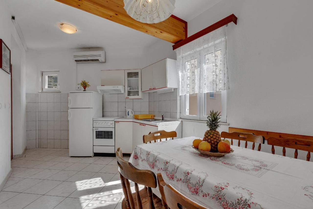 Apartments Tihomir Musac Omis Exterior photo