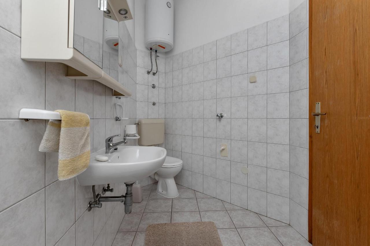 Apartments Tihomir Musac Omis Exterior photo