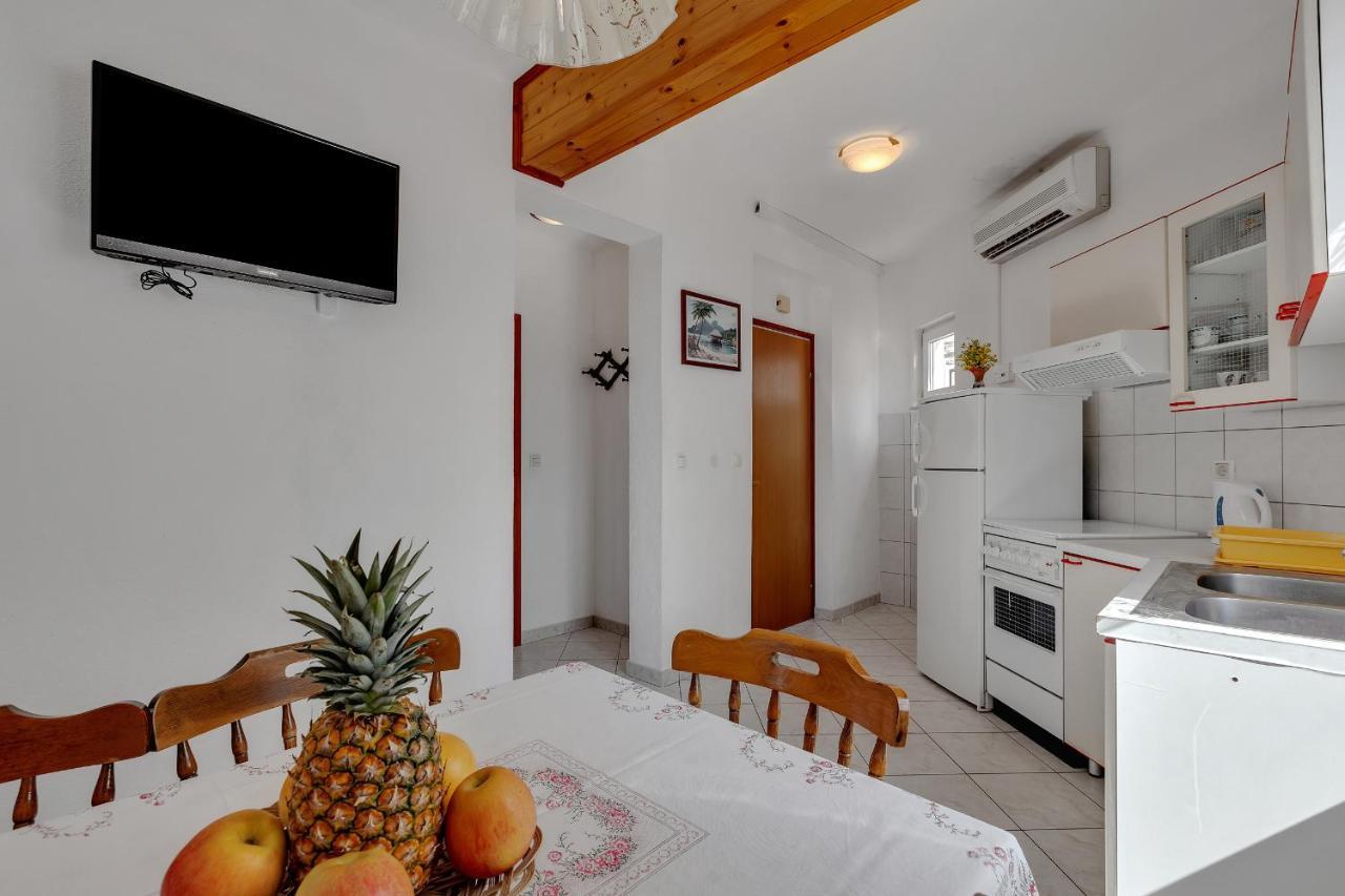 Apartments Tihomir Musac Omis Exterior photo