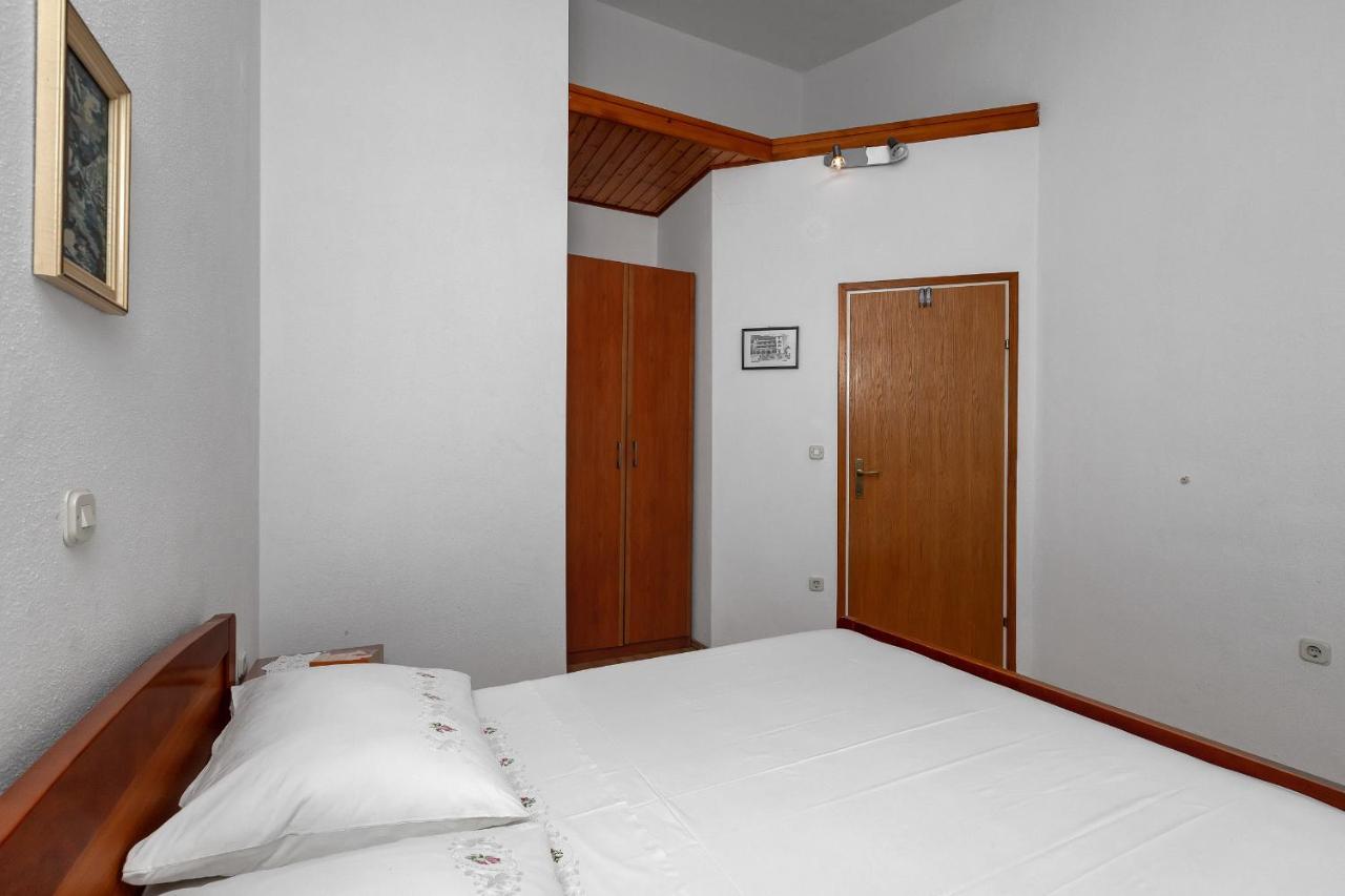 Apartments Tihomir Musac Omis Exterior photo