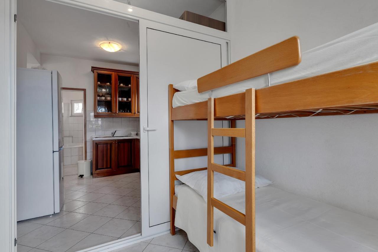 Apartments Tihomir Musac Omis Exterior photo