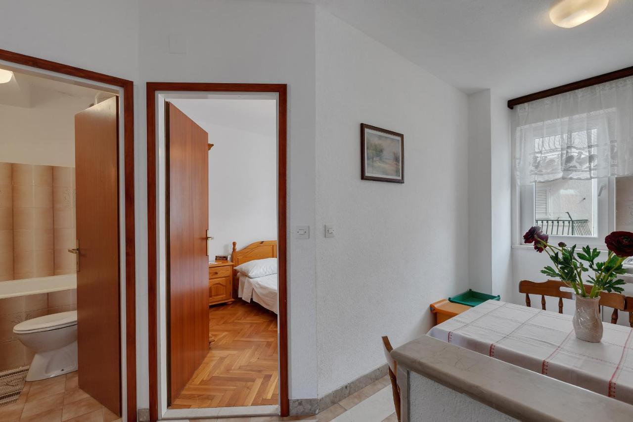 Apartments Tihomir Musac Omis Exterior photo